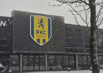 Sneeuwbuien razen over Waalwijk: KNMI geeft code Geel (video)